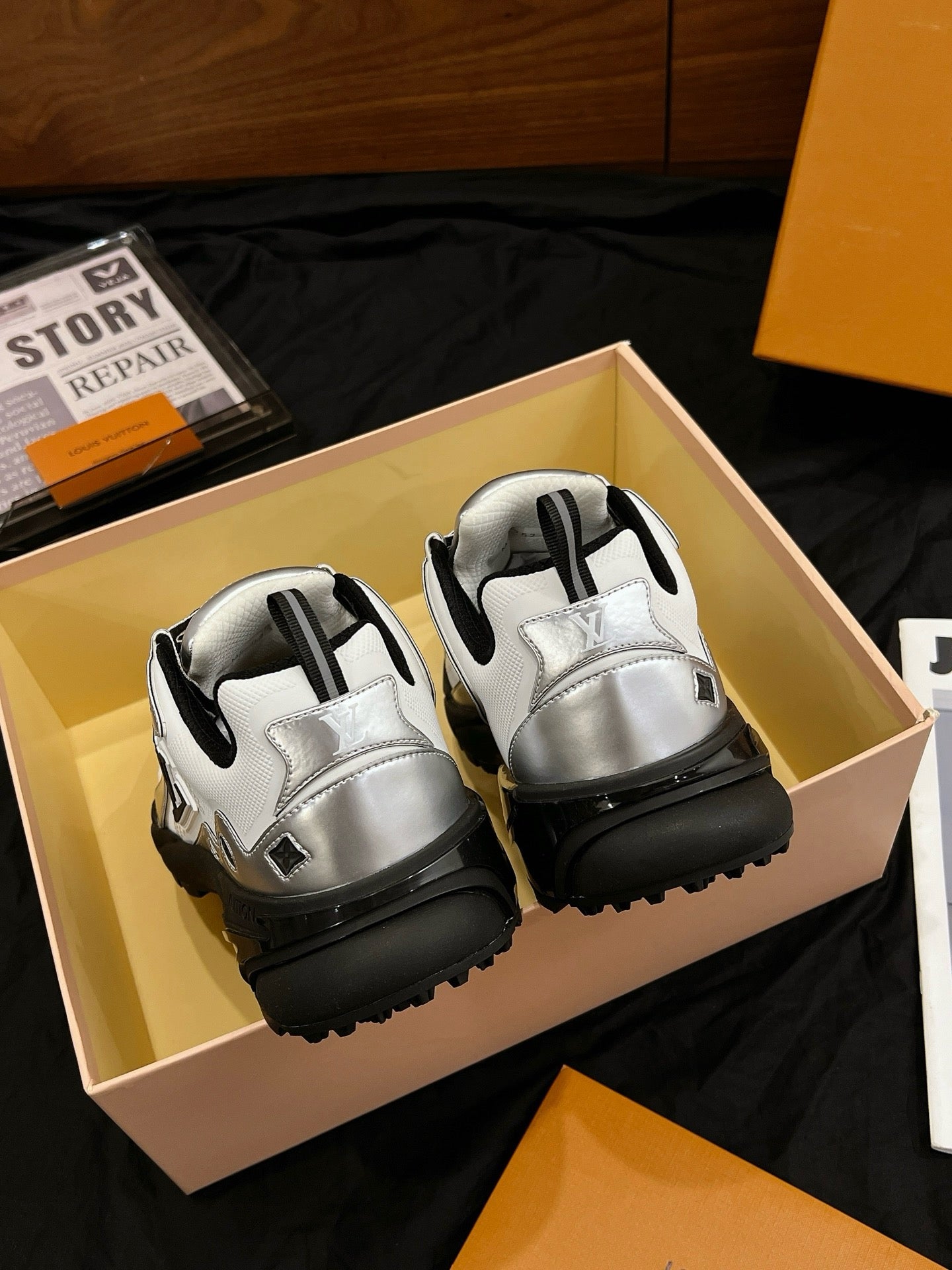 Louis Vuitton Tactic Runner "White-Silver-Black"