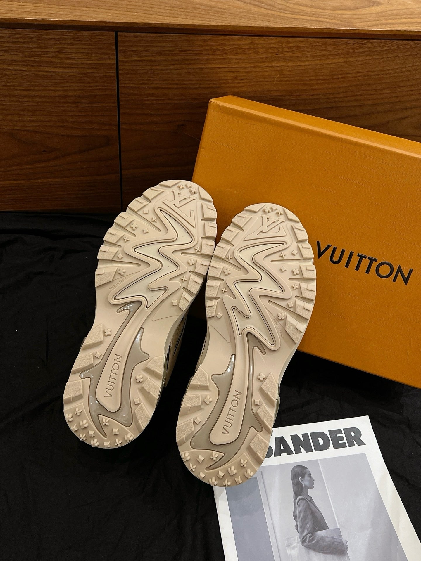 Louis Vuitton Tactic Runner "Beige-Silver"