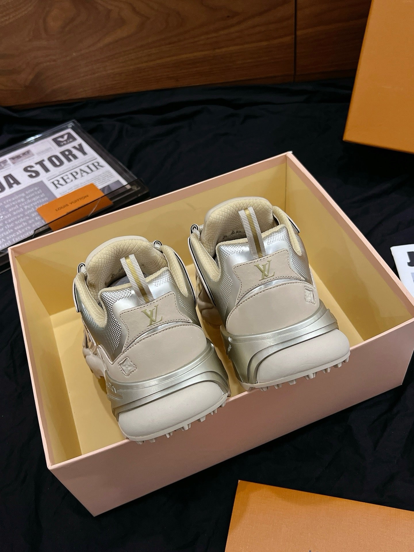 Louis Vuitton Tactic Runner "Beige-Silver"