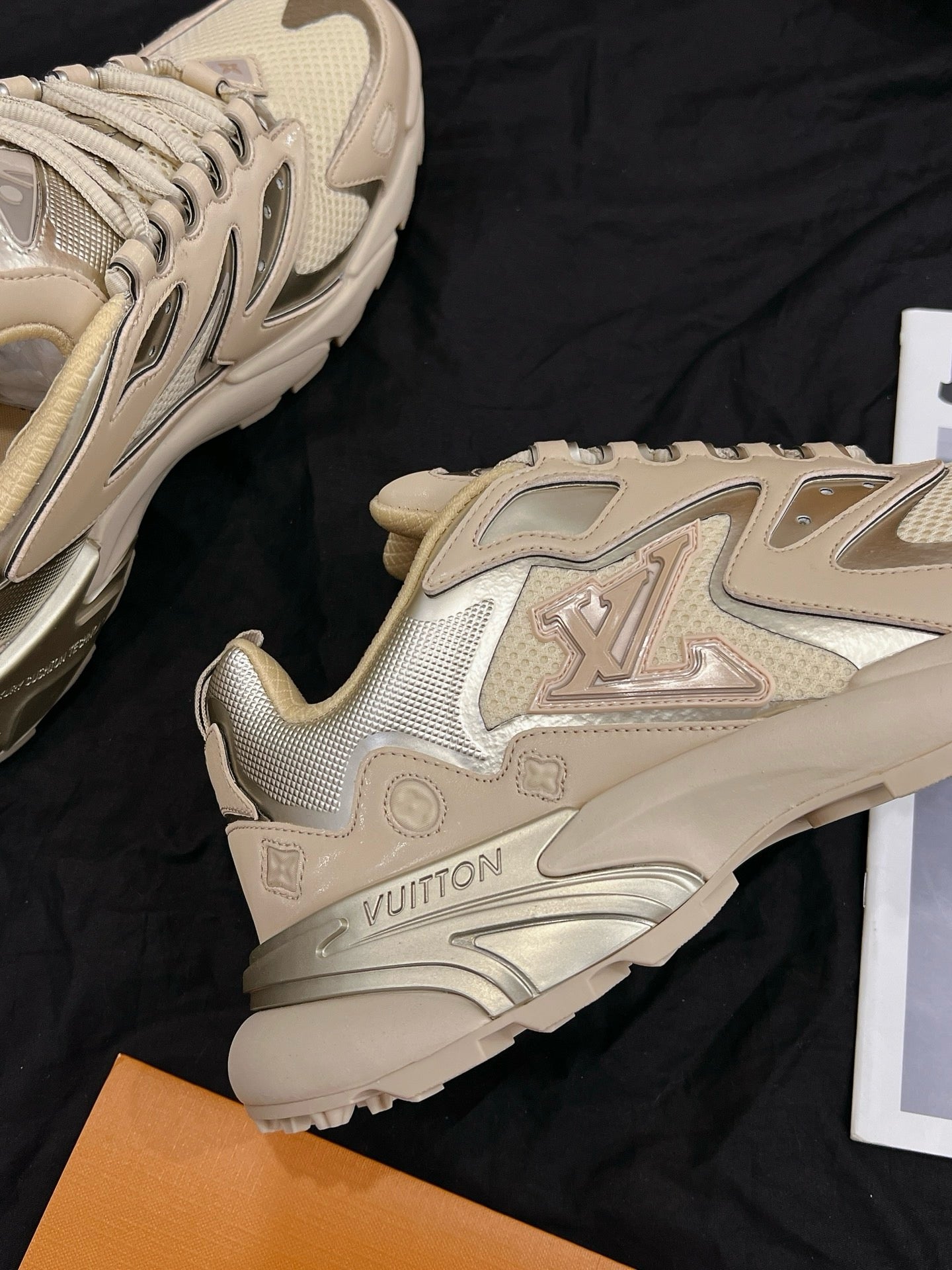 Louis Vuitton Tactic Runner "Beige-Silver"