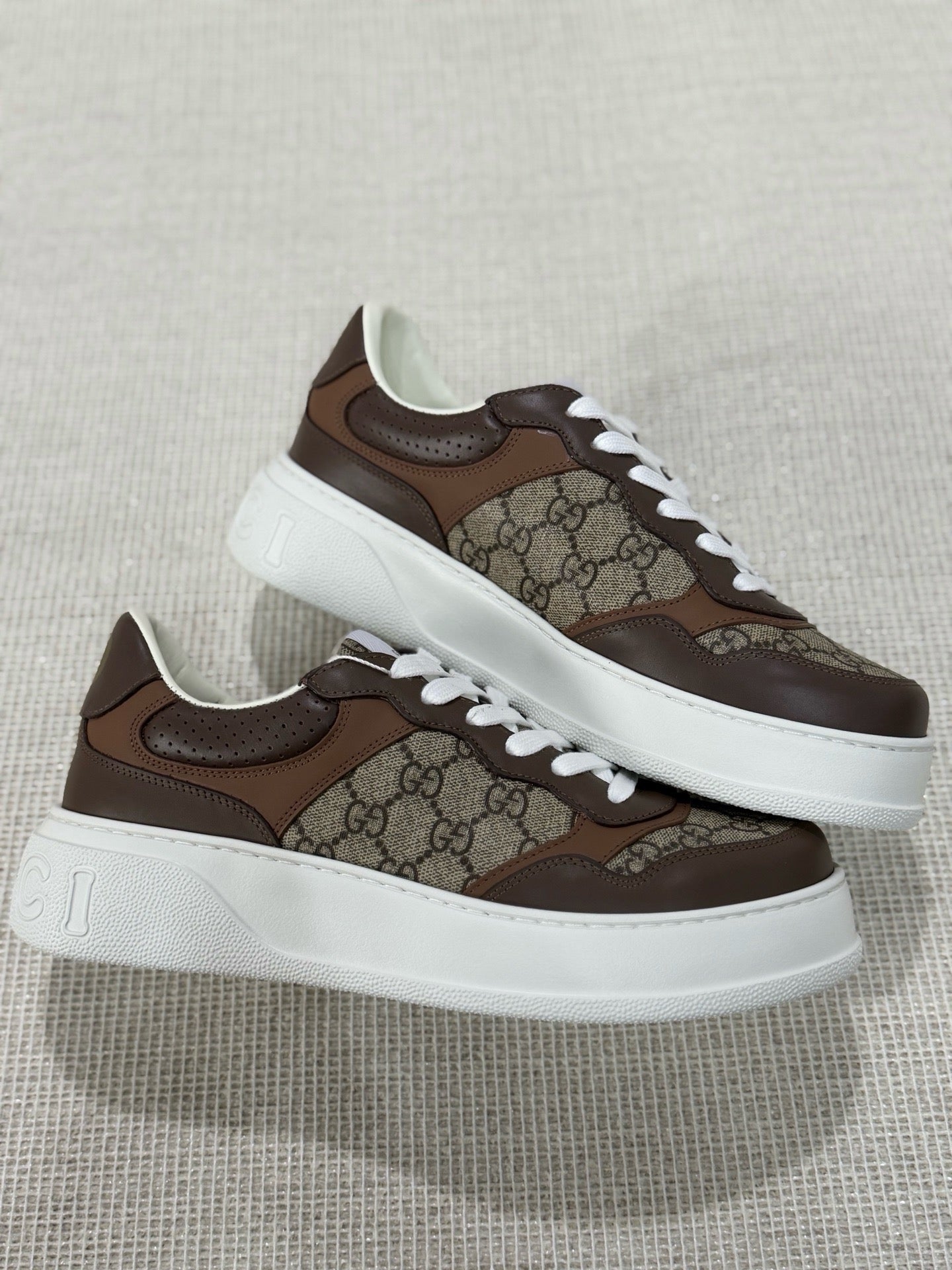 Gucci GG Supreme Sneaker "Beige-Brown"