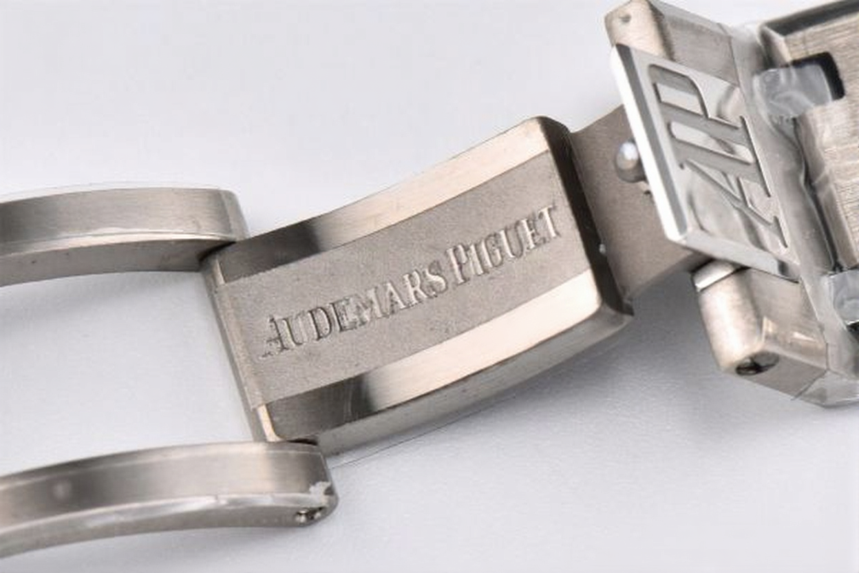 Audemars Piguet Royal Oak Titanium 39mm Red Dial