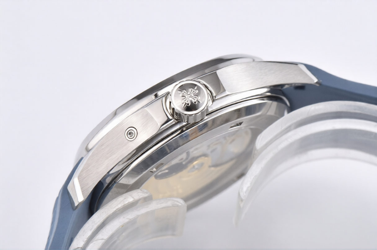 Patek Philippe Aquanaut Blue 40mm Rubber Blue Dial