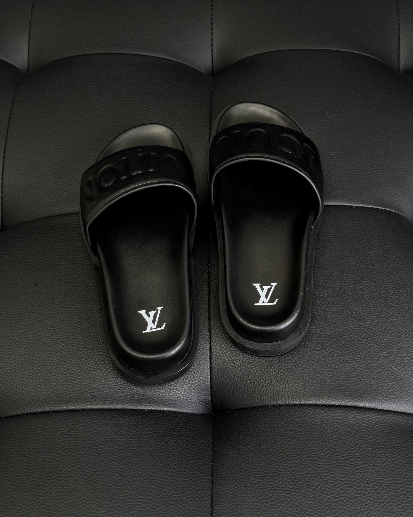Louis Vuitton Slides "Black"