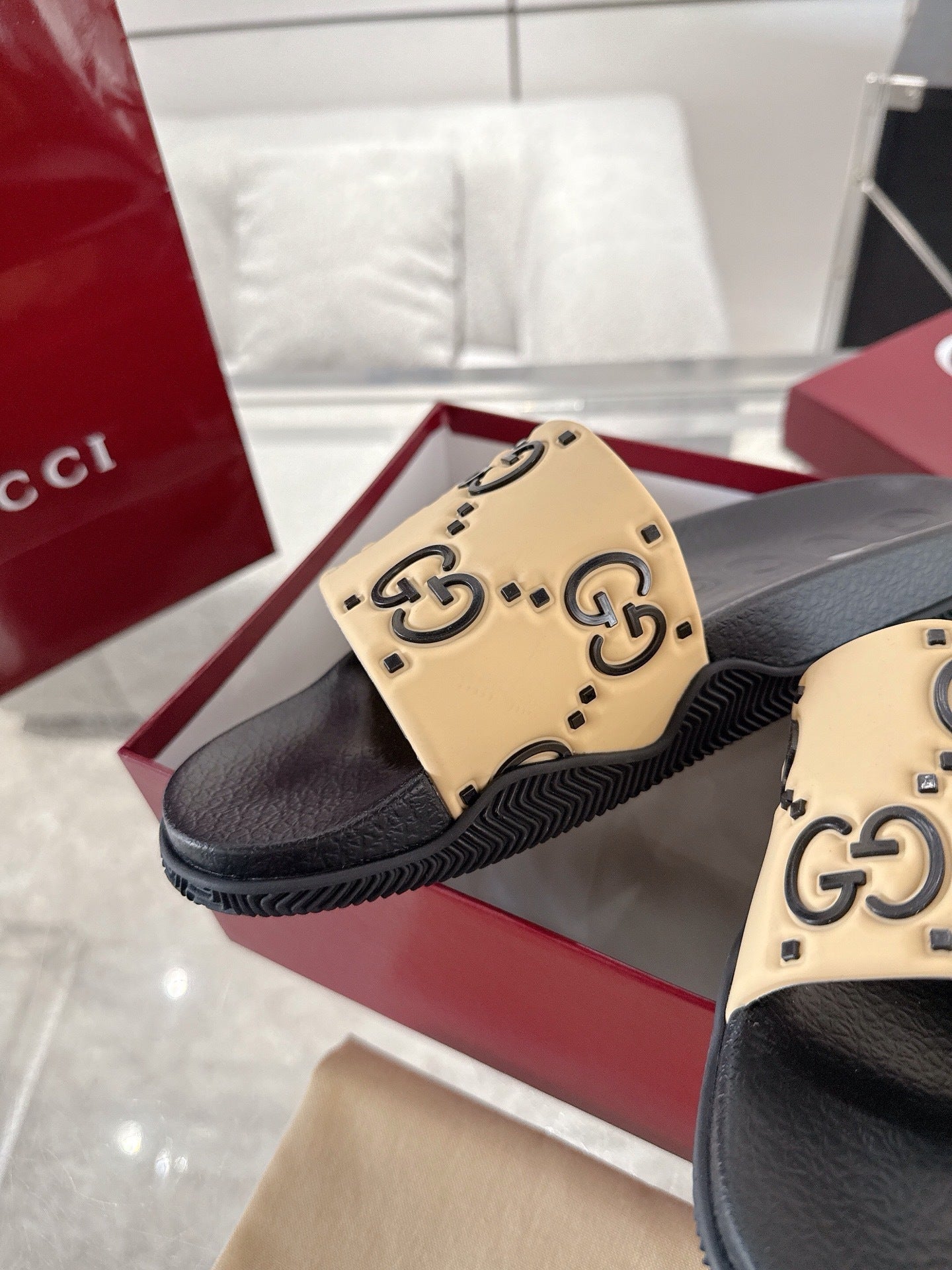 Gucci GG Rubber Slides "Beige-Black"