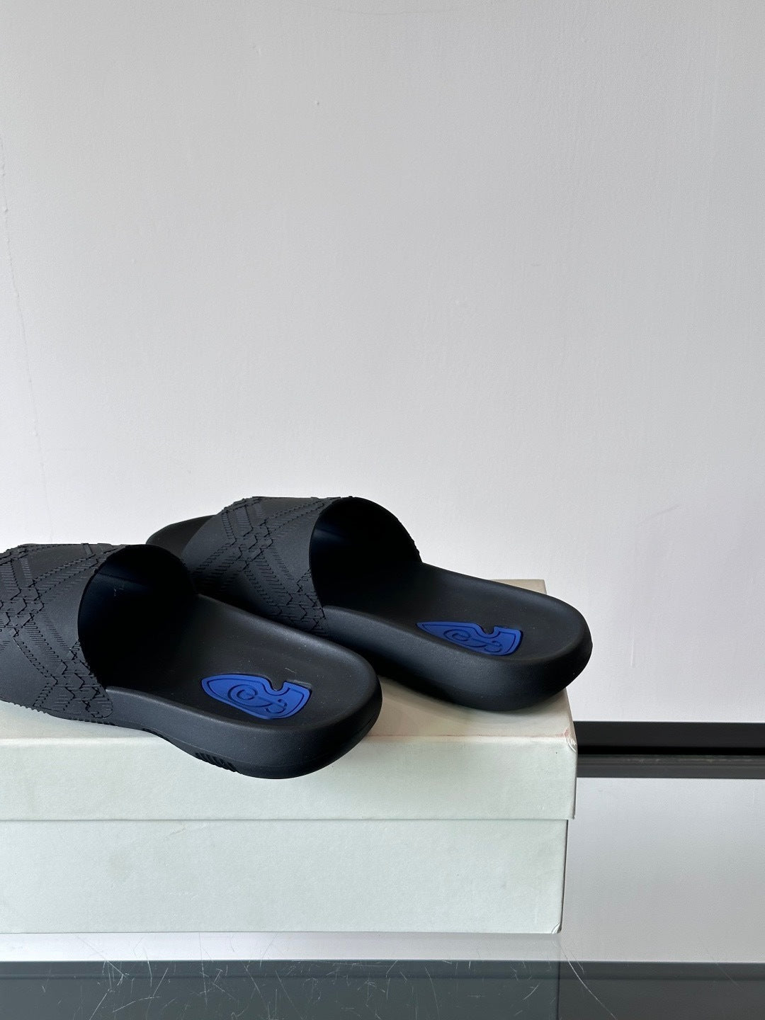 Burberry Dive Slides "Black"