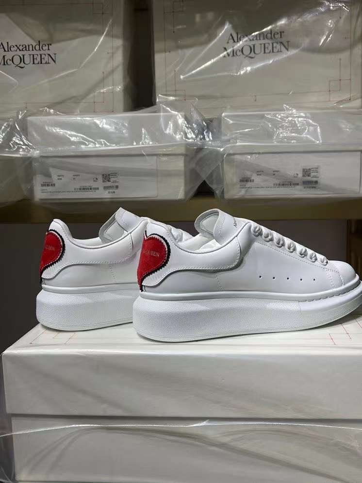Alexander McQueen Oversized "White-Heart"