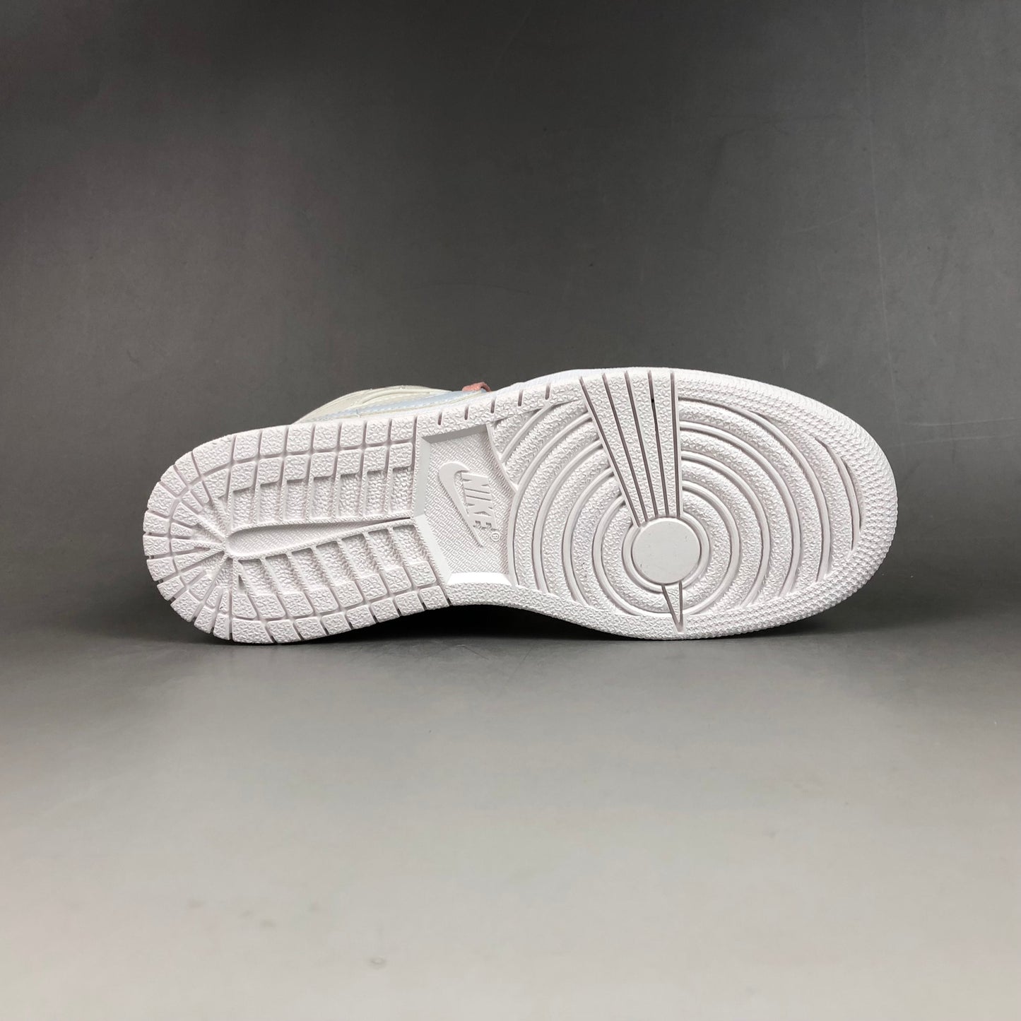 Air Jordan 1 Mid GG "Phantom"