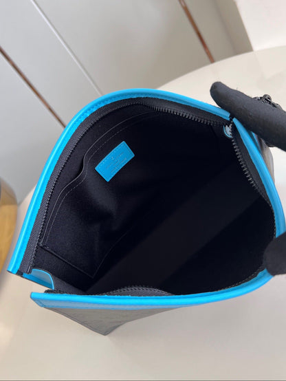 Louis Vuitton Pochette Voyage MM
