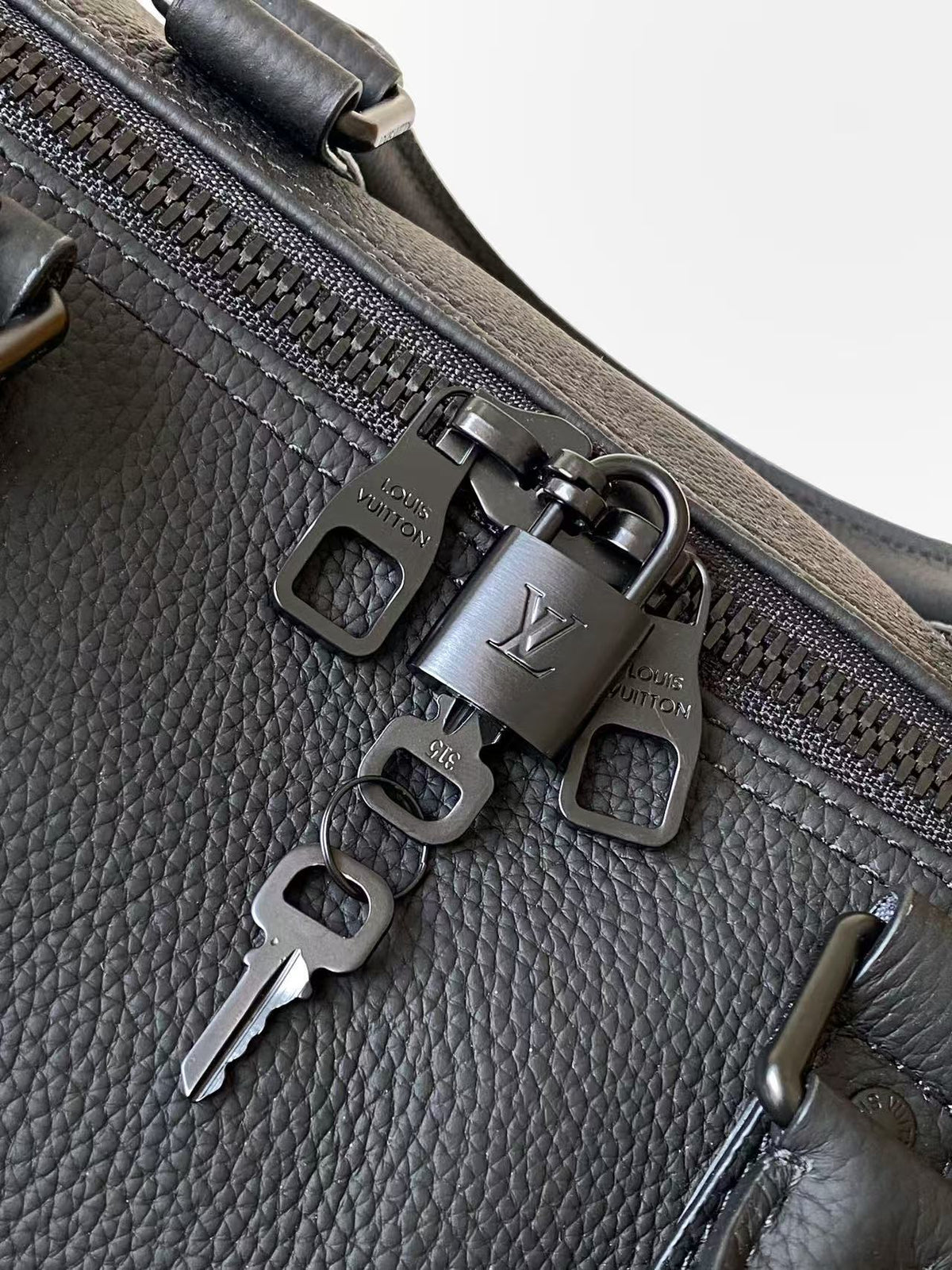 Louis Vuitton Keepall Bandoulière 50