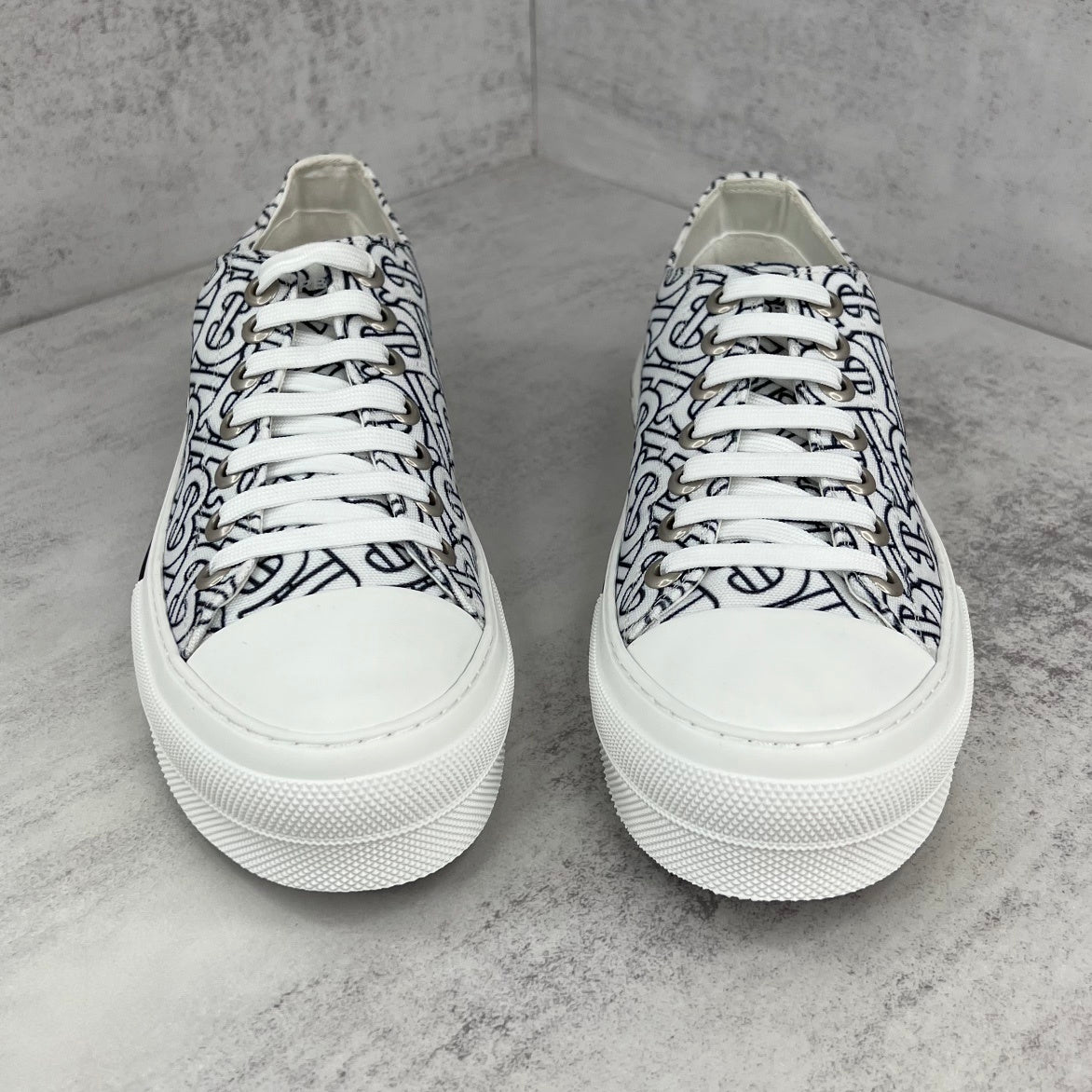 Burberry Gabardine "White-Black Monogram"