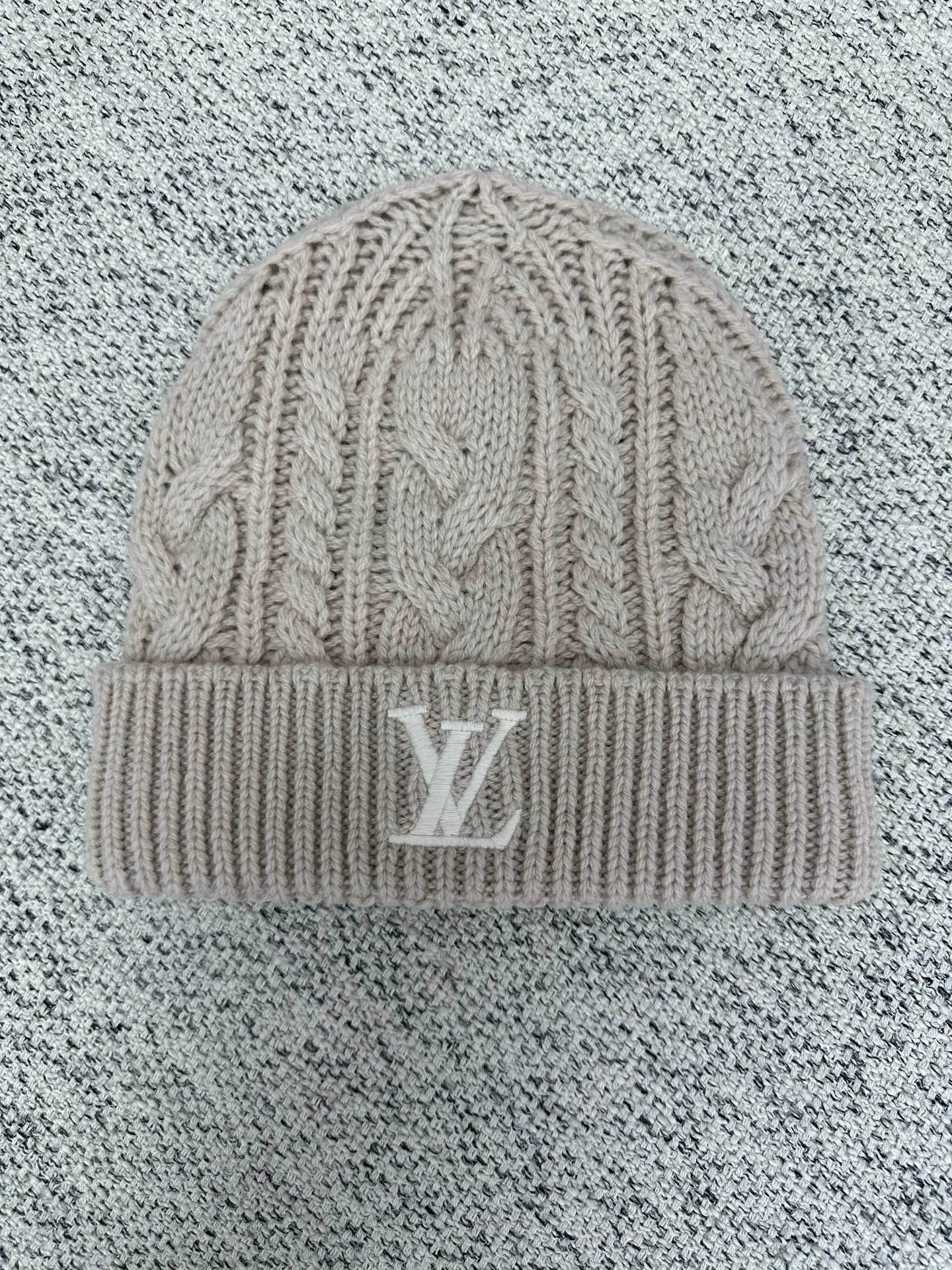 Louis Vuitton Only LV Mini Cable  Beanie "Grey"
