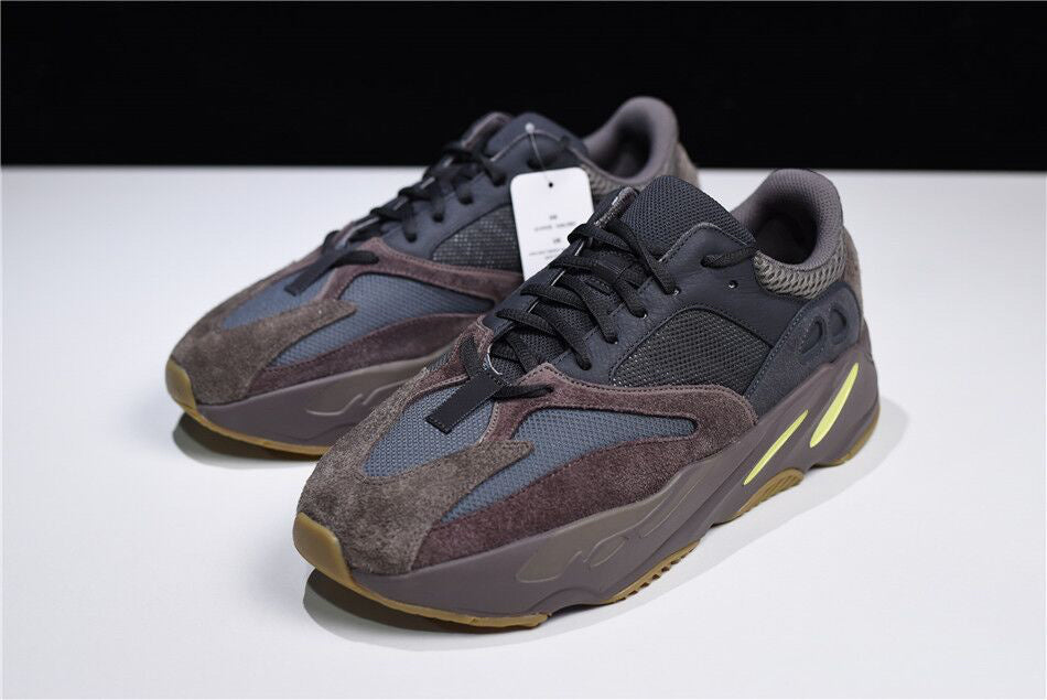 Yeezy 700 "Mauve"