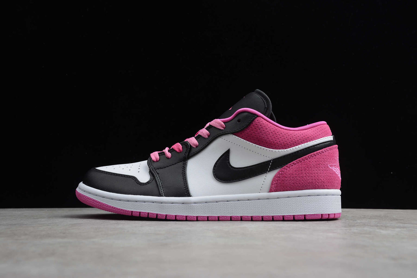 Air Jordan 1 Low "Black-Fuchsia"
