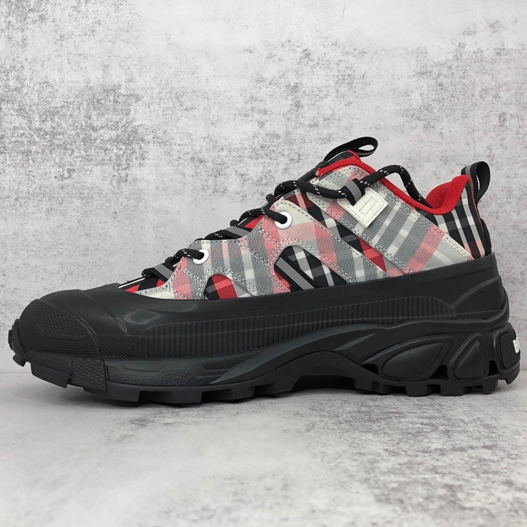 Burberry Arthur "Black-Red-White"