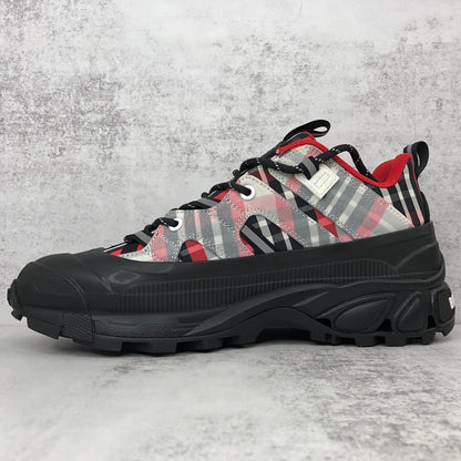 Burberry Arthur "Black-Red-White"
