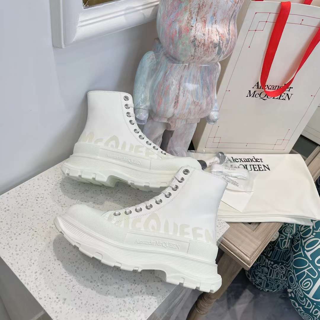 Alexander Mcqueen Tread Slick Leather Boot "Graffiti White-Silver"