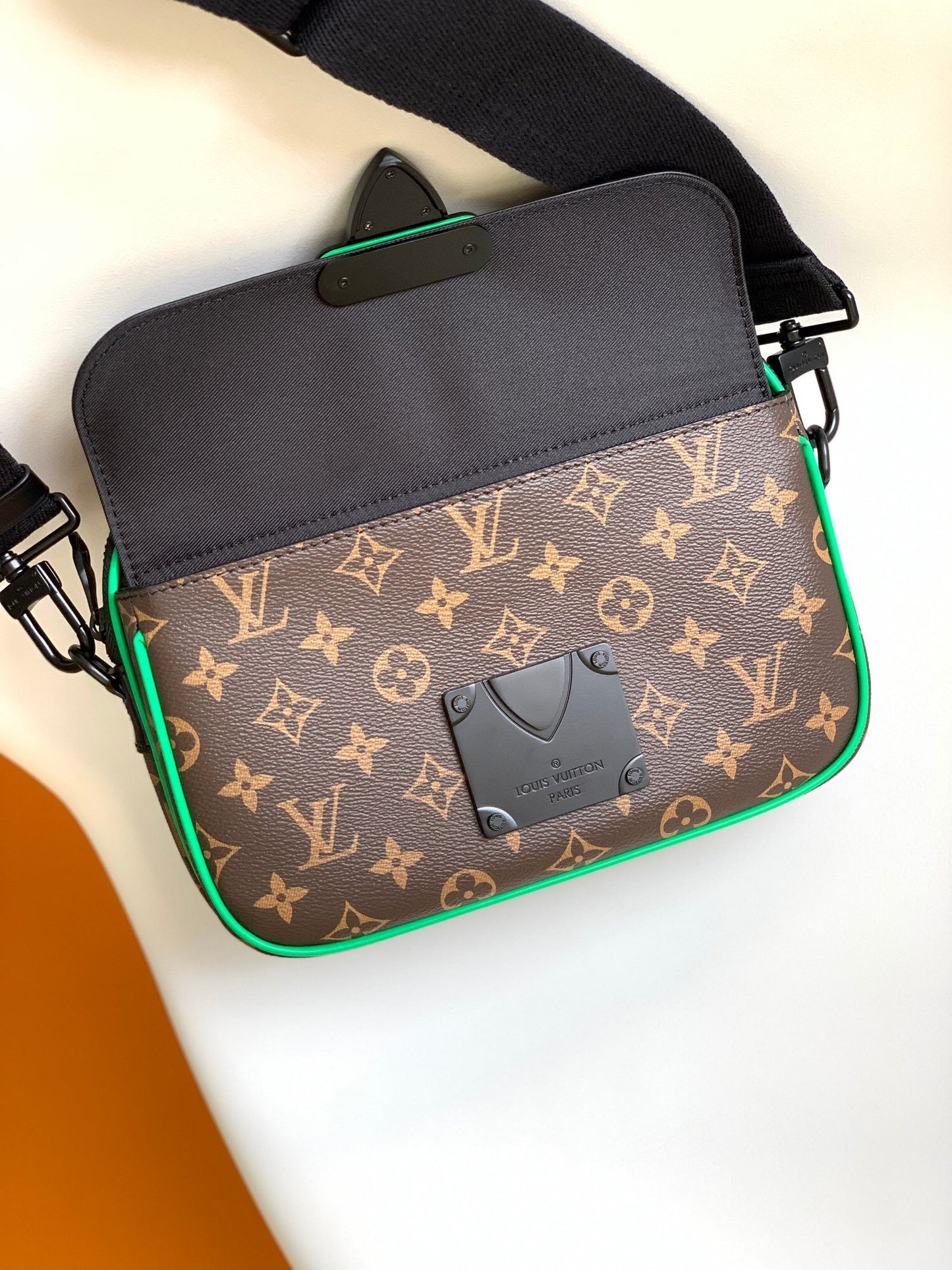 Louis Vuitton S Lock Messenger