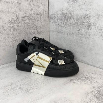 Valentino Garavani VL7N "Black-Beige"