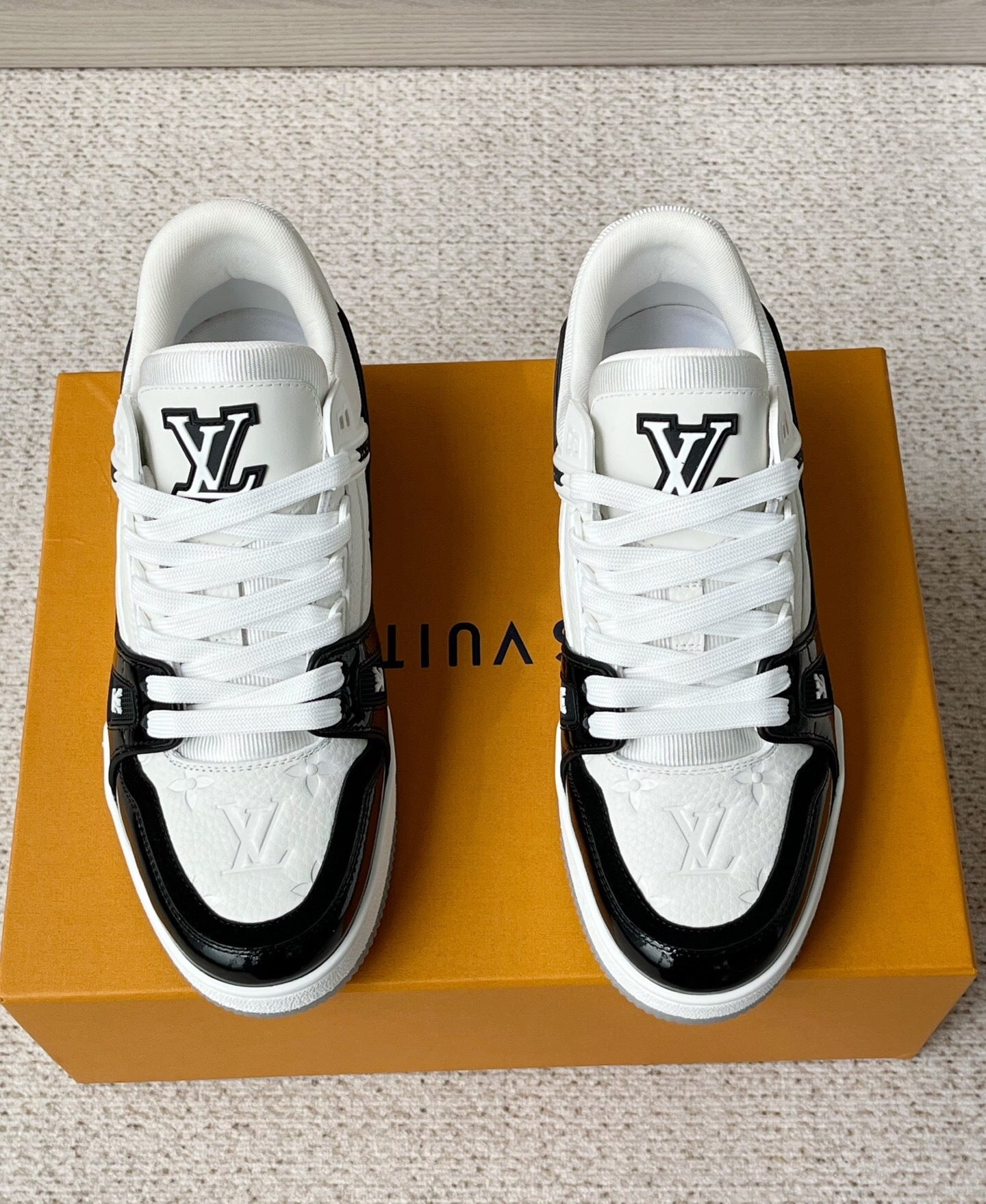 Louis Vuitton LV Trainers "Black-White-Grey"