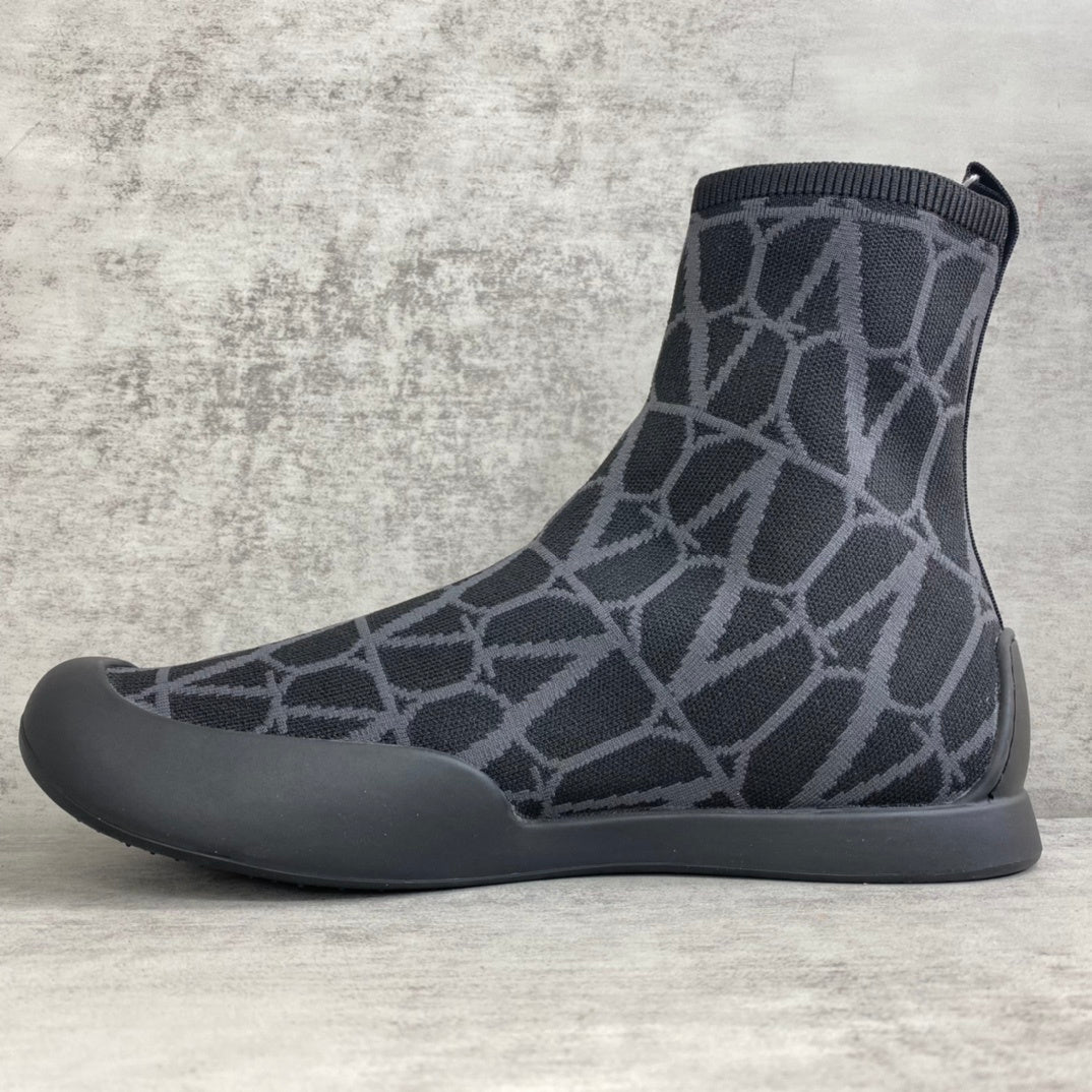 Valentino Garavani Cityshore "Black-Grey Monogram"