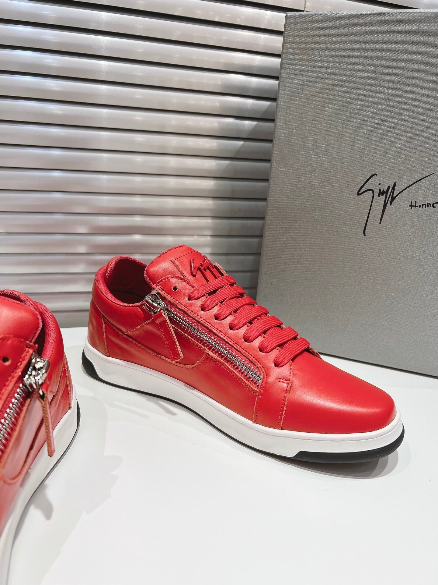 Giuseppe Zanotti GZ94 "Red"
