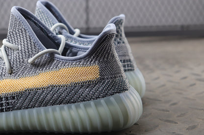 Yeezy 350 V2 "Ash Blue"