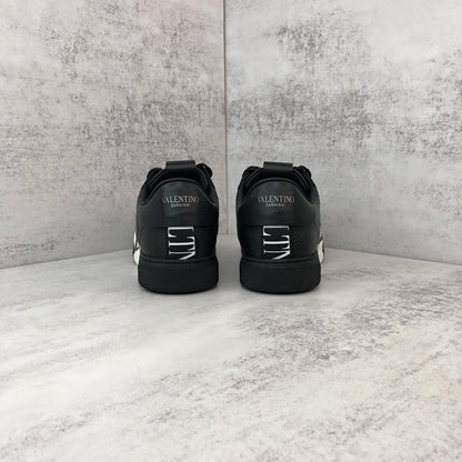 Valentino Garavani VL7N "Black-White"