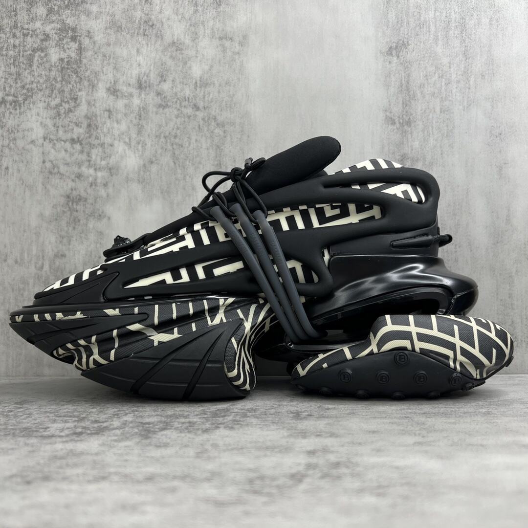 Balmain Unicorn "Black-White Print"