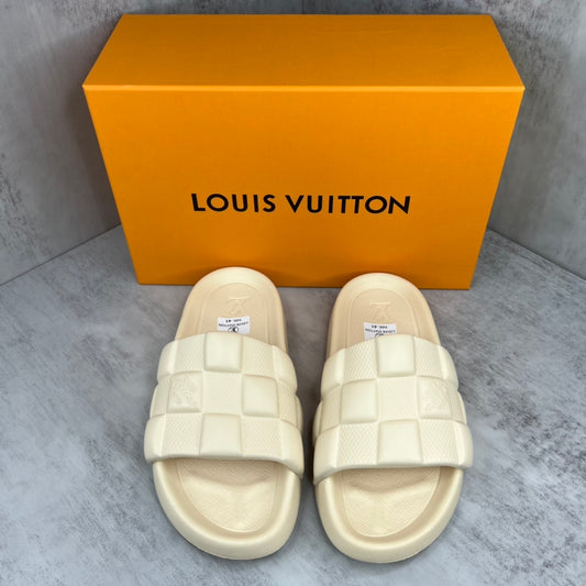 Louis Vuitton Slides "Beige"
