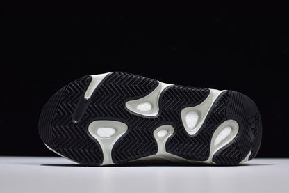 Yeezy 700 "Salt"