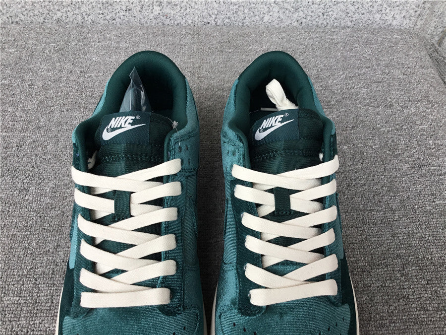 Nike Dunk Low "Atomic Teal"