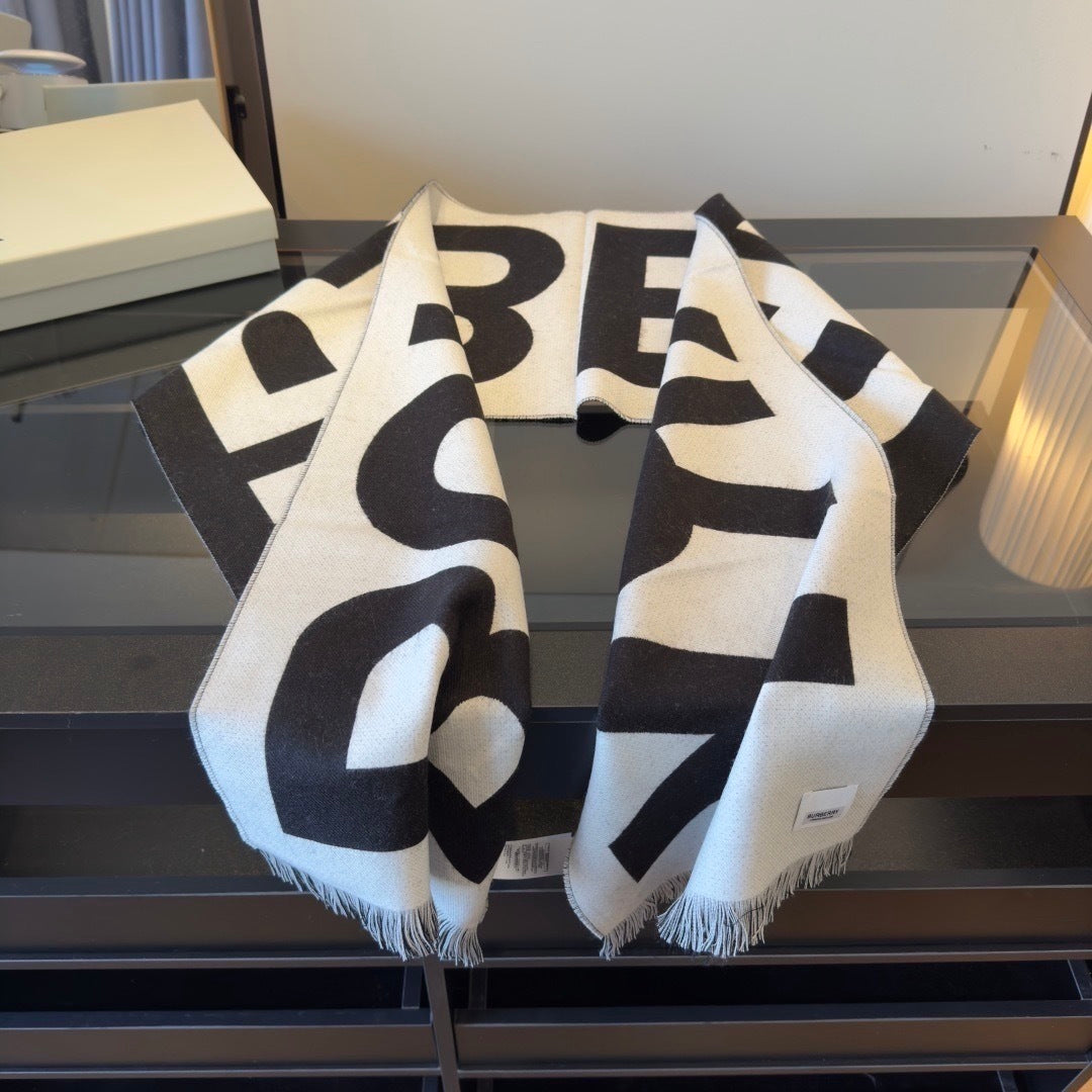 Burberry Scarf "Black-White"