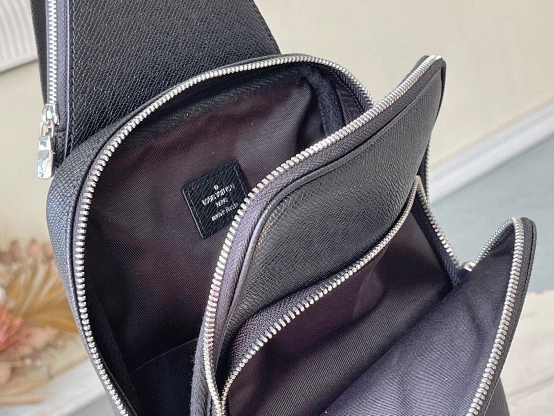 Louis Vuitton Avenue Slingbag