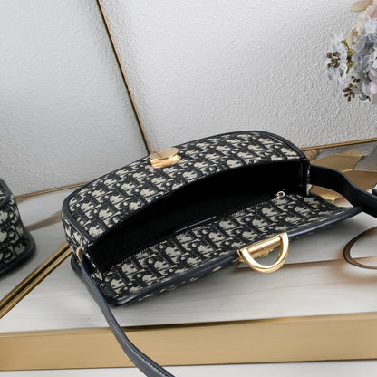 Dior Medium Dior Médaillon Flap Bag "Beige Dior Oblique Jacquard"