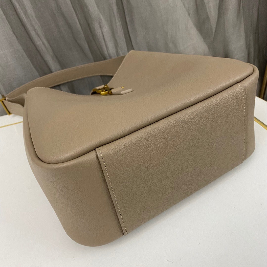 Saint Laurent Le 5 À 7 Supple Small in Grained Leather