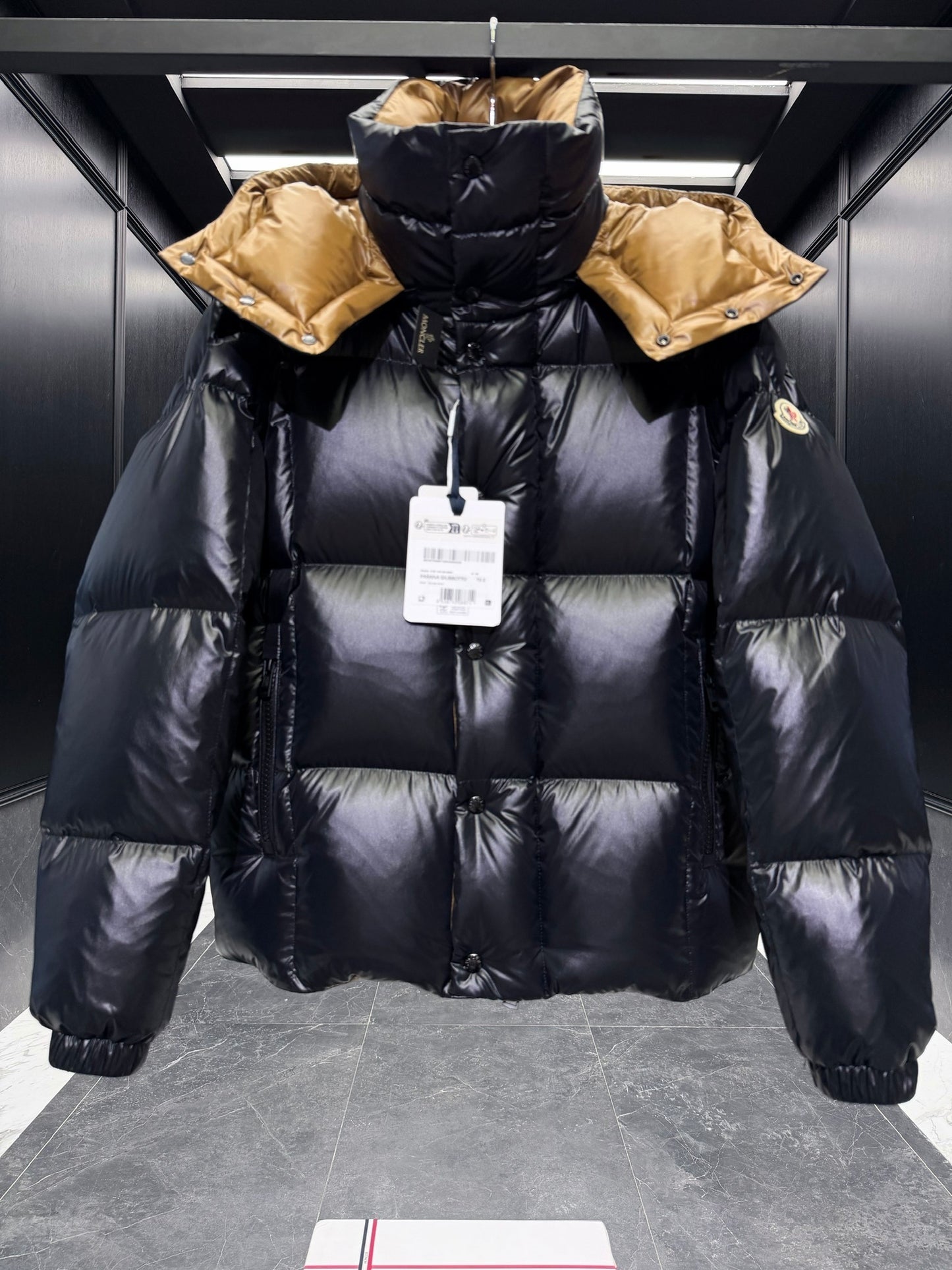 Moncler Parana Hooded Short Down Jacket "Black"