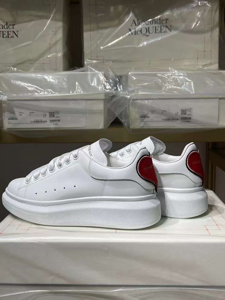 Alexander McQueen Oversized "White-Heart"
