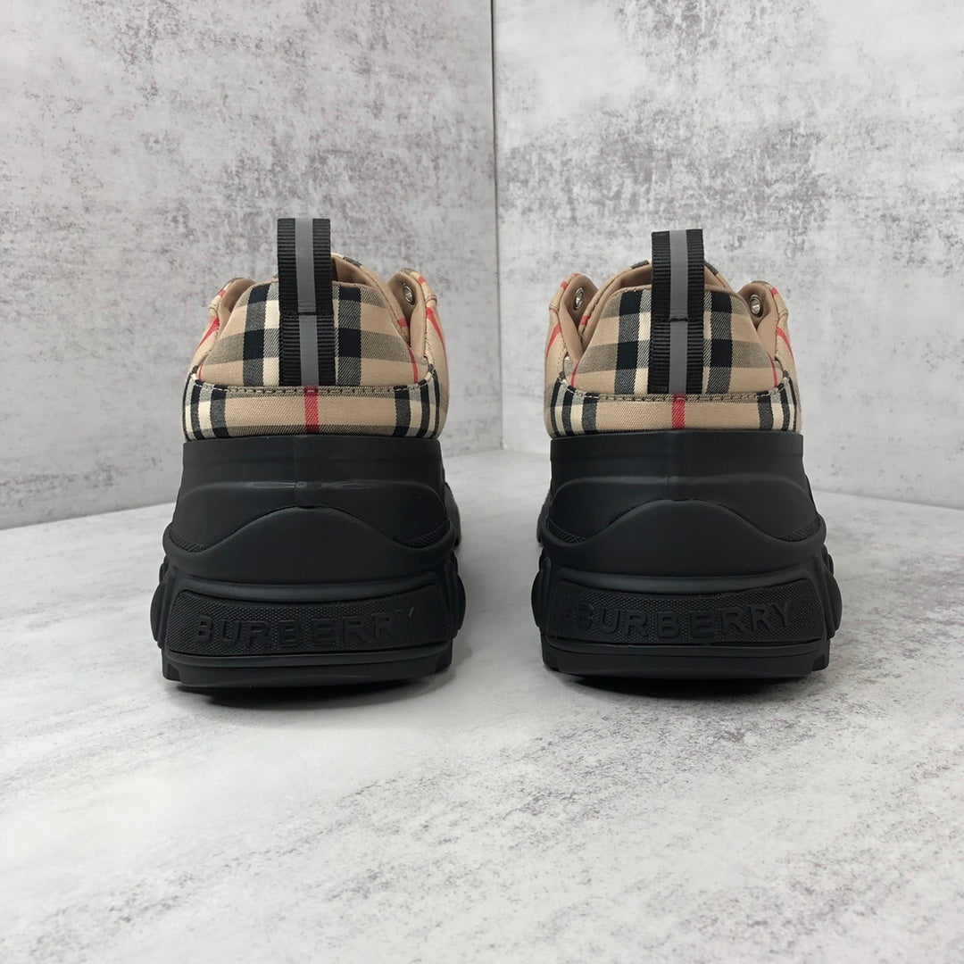 Burberry Arthur "Beige"