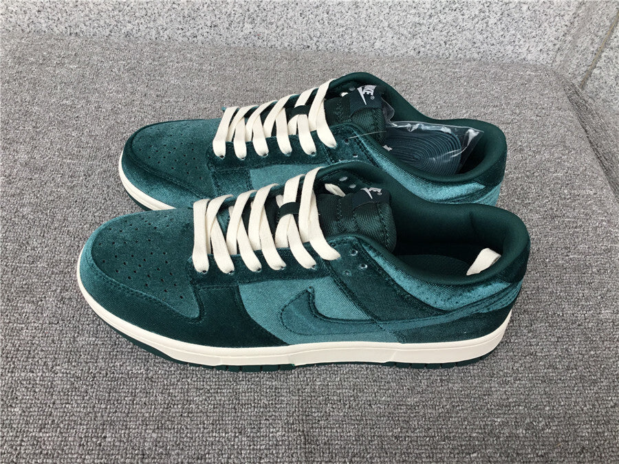 Nike Dunk Low "Atomic Teal"