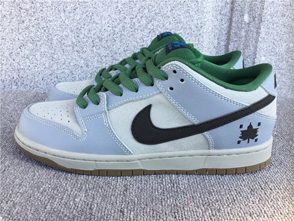 Nike SB Dunk Low "Maple Leaf"