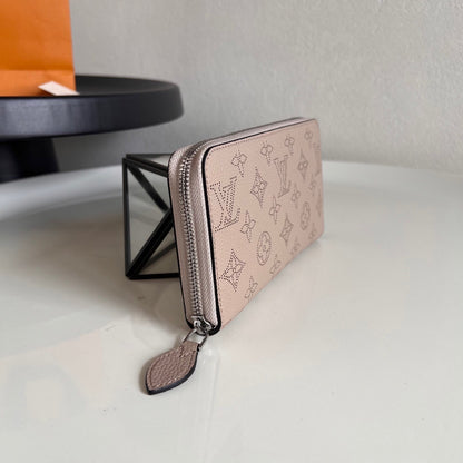 Louis Vuitton Zippy Wallet "Mahina Leather"