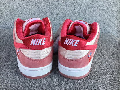 Nike Dunk Low Pro SB "Strange Love"