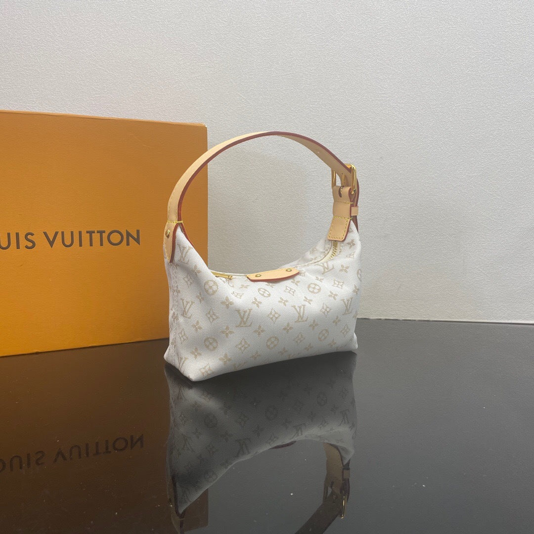 Louis Vuitton Hills Pochette