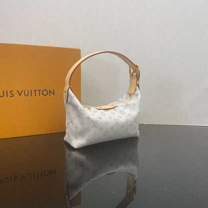 Louis Vuitton Hills Pochette