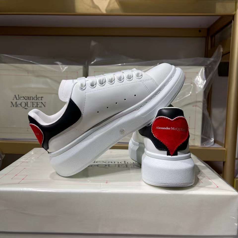 Alexander McQueen Oversized "White-Black Heart"