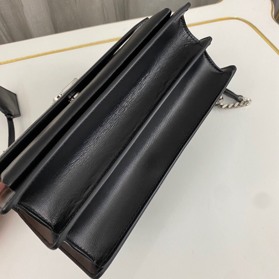 Saint Laurent Sunset Medium in Smooth Leather