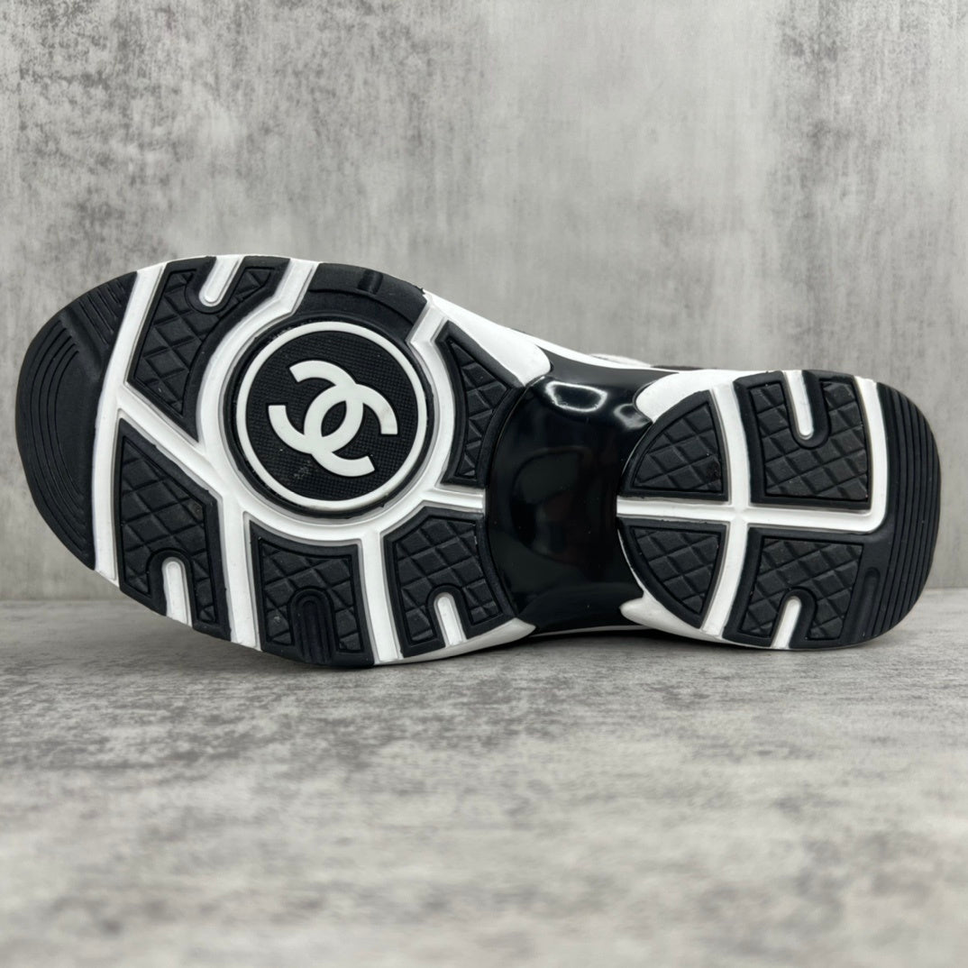 Chanel 22A "White-Grey-Brown"