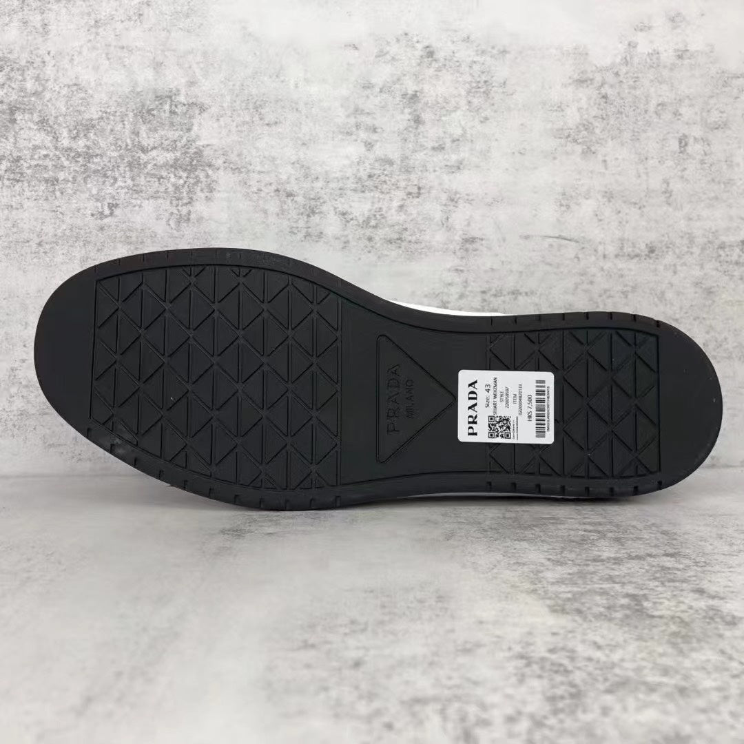 Prada Downtown "Black-White"