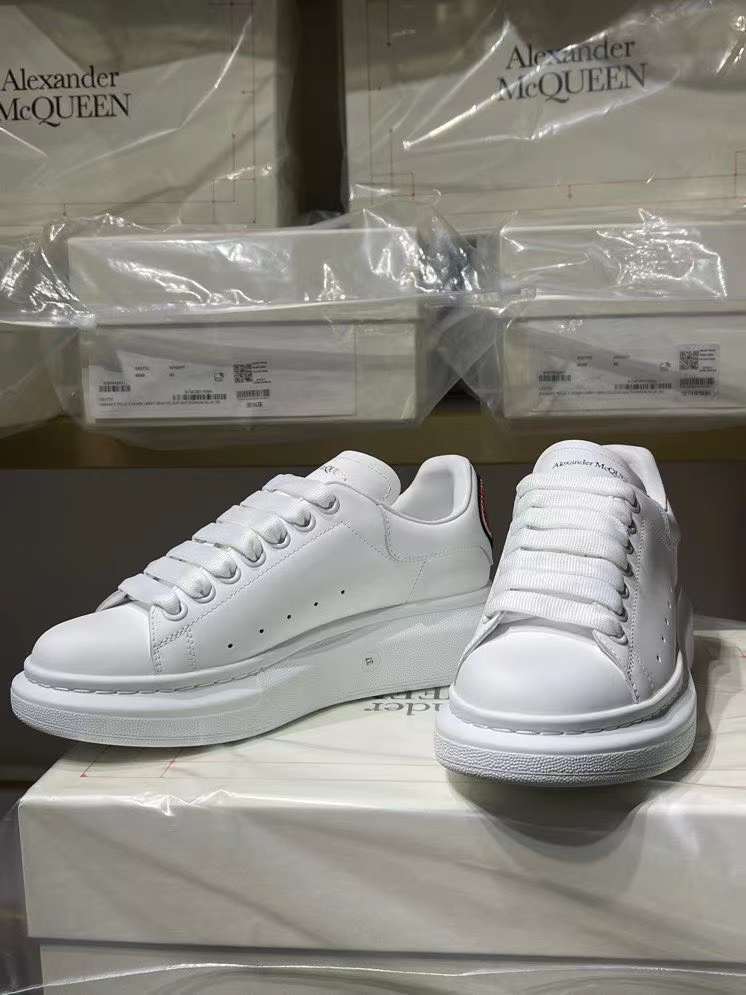 Alexander McQueen Oversized "White-Heart"